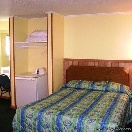 Sea Hawk Oceanfront Motel Myrtle Beach Room photo
